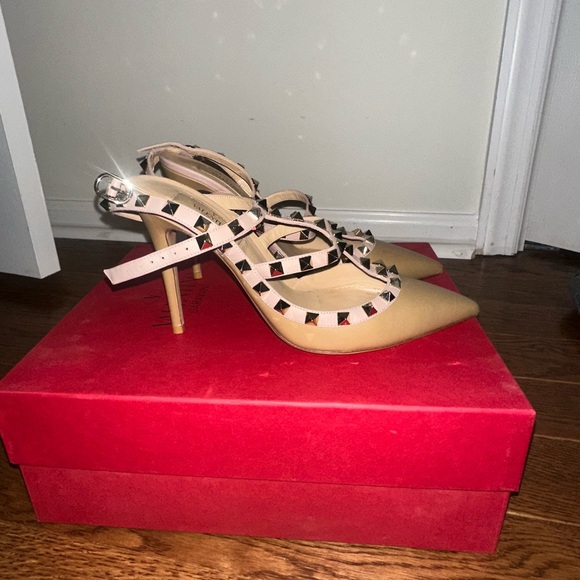 Valentino Tan Rockstud Heels - Picture 2 of 10